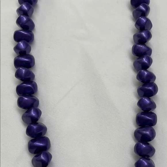 Women’s Chunky Beaded Necklace - Picture 3 of 7